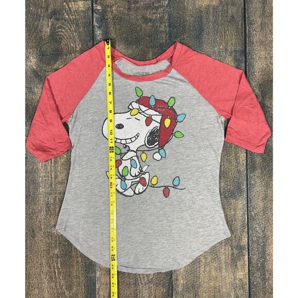 Women’s Peanuts Size Medium 3/4 Sleeve Snoopy Christmas Lights Tee! - Picture 2 of 6